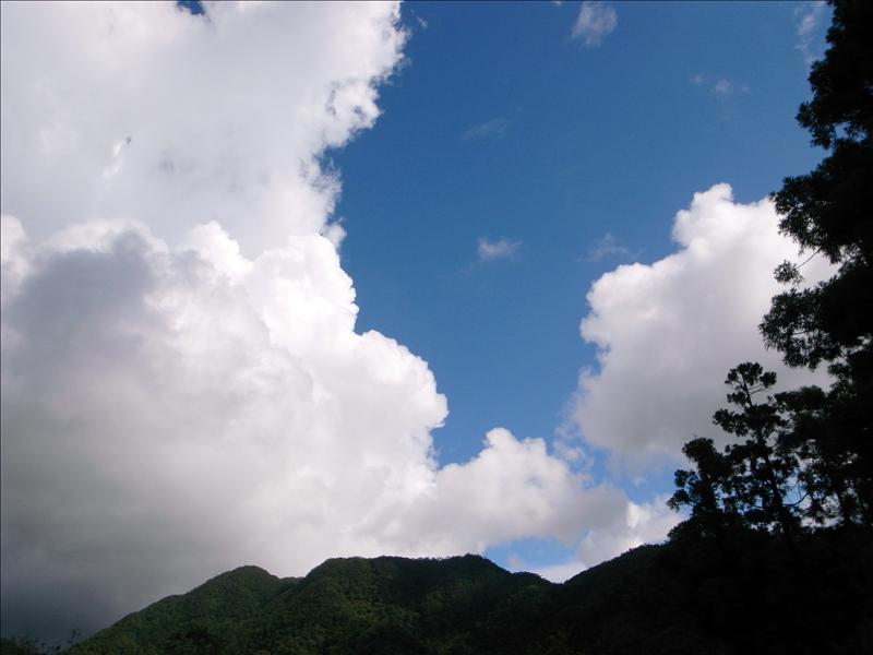 宛若仙境。野夫炊煙。 宛若仙境。野夫炊煙。