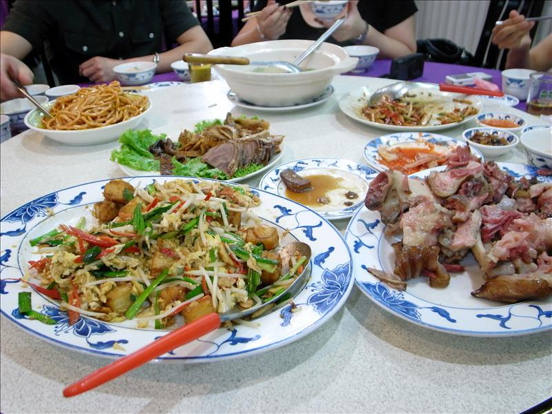大方上菜。翠滿園。
